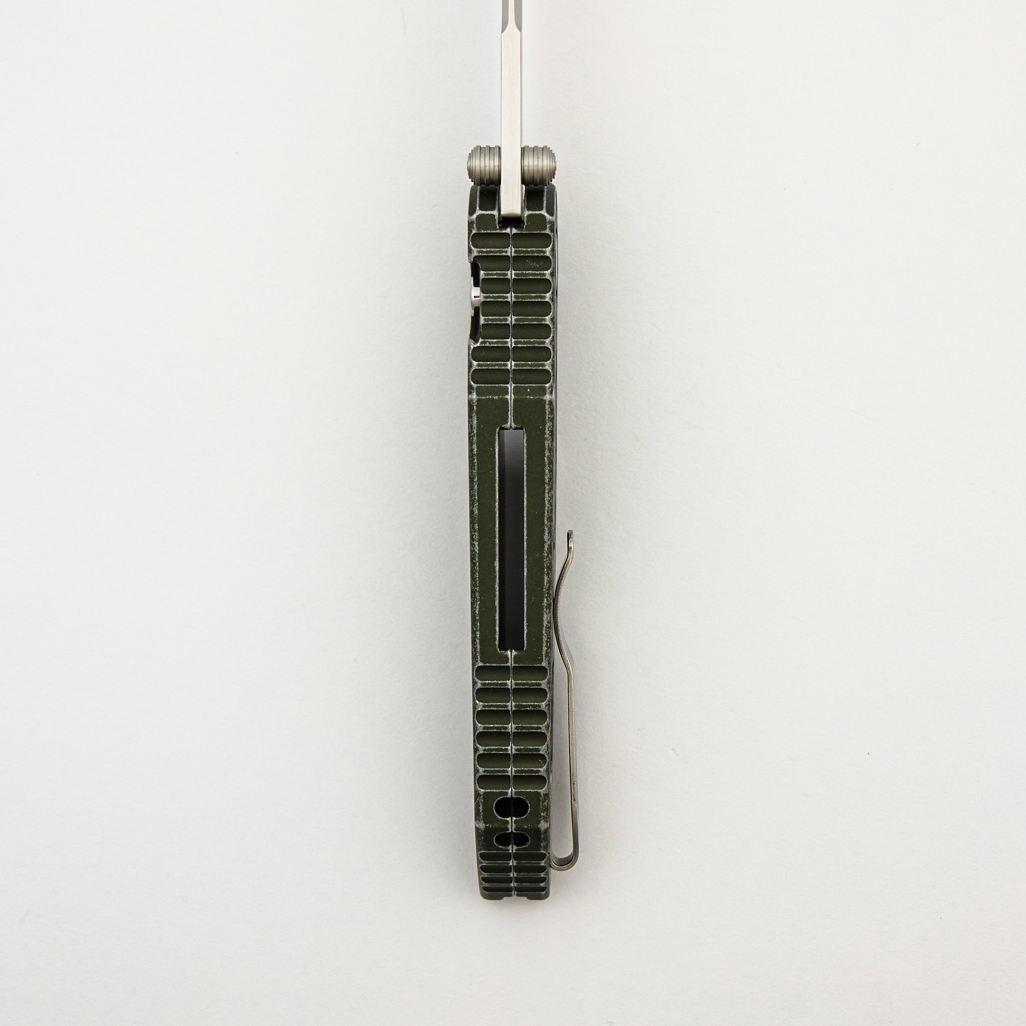 TR-3 Integrity - INT1105-LTD BW REPTILE Green - Battleworn "Reptile" Texture Green Handle - Machine Satin MagnaCut Blade - Pearl