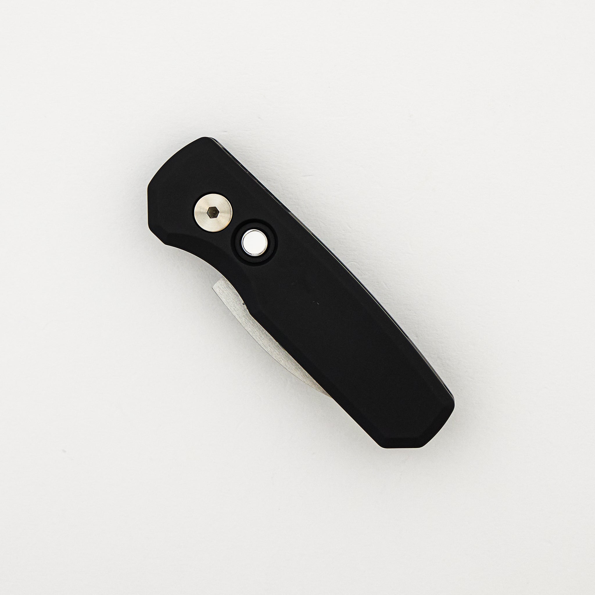 Runt 5 - R5300-LTD - Smooth Black Handle - Machine Satin MagnaCut Wharncliffe Blade