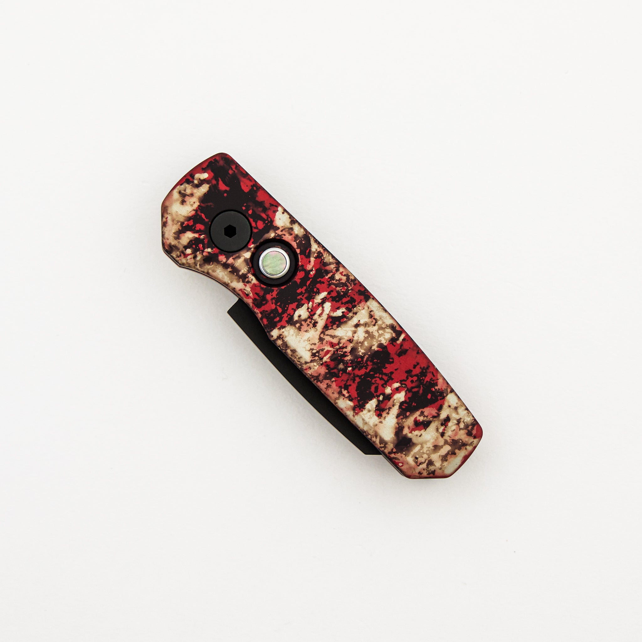 Runt 5 – R5403-CTC - "Crimson Tiger Camo" Anodized Handle - DLC Black MagnaCut Reverse Tanto Blade - Black Lip Pearl Button