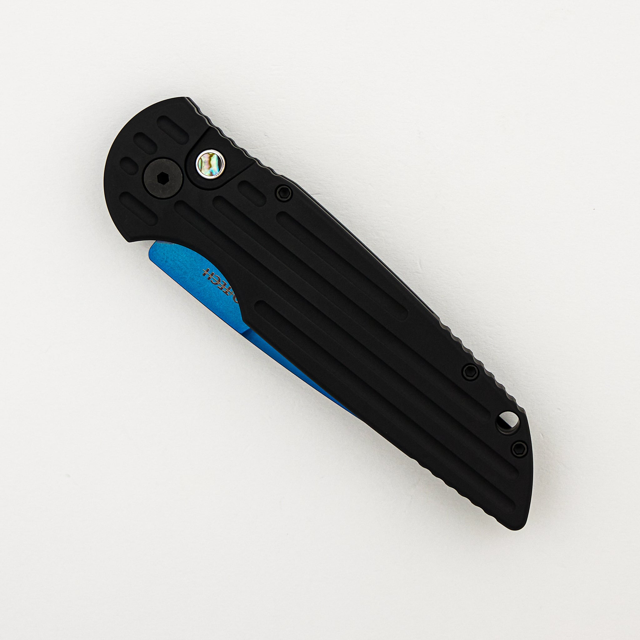 TR-3 SB MC - Tactical Response 3 - Black Aluminum Handle With Grooves - Sapphire Blue MagnaCut Blade