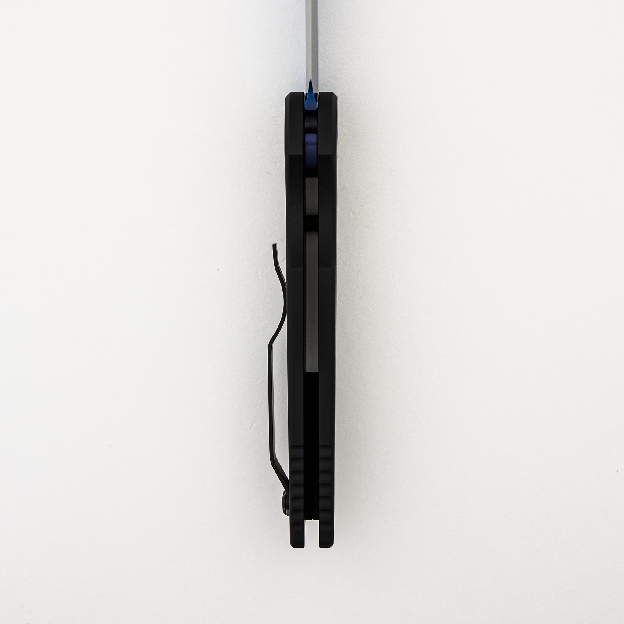 TR-3 SB MC - Tactical Response 3 - Black Aluminum Handle With Grooves - Sapphire Blue MagnaCut Blade