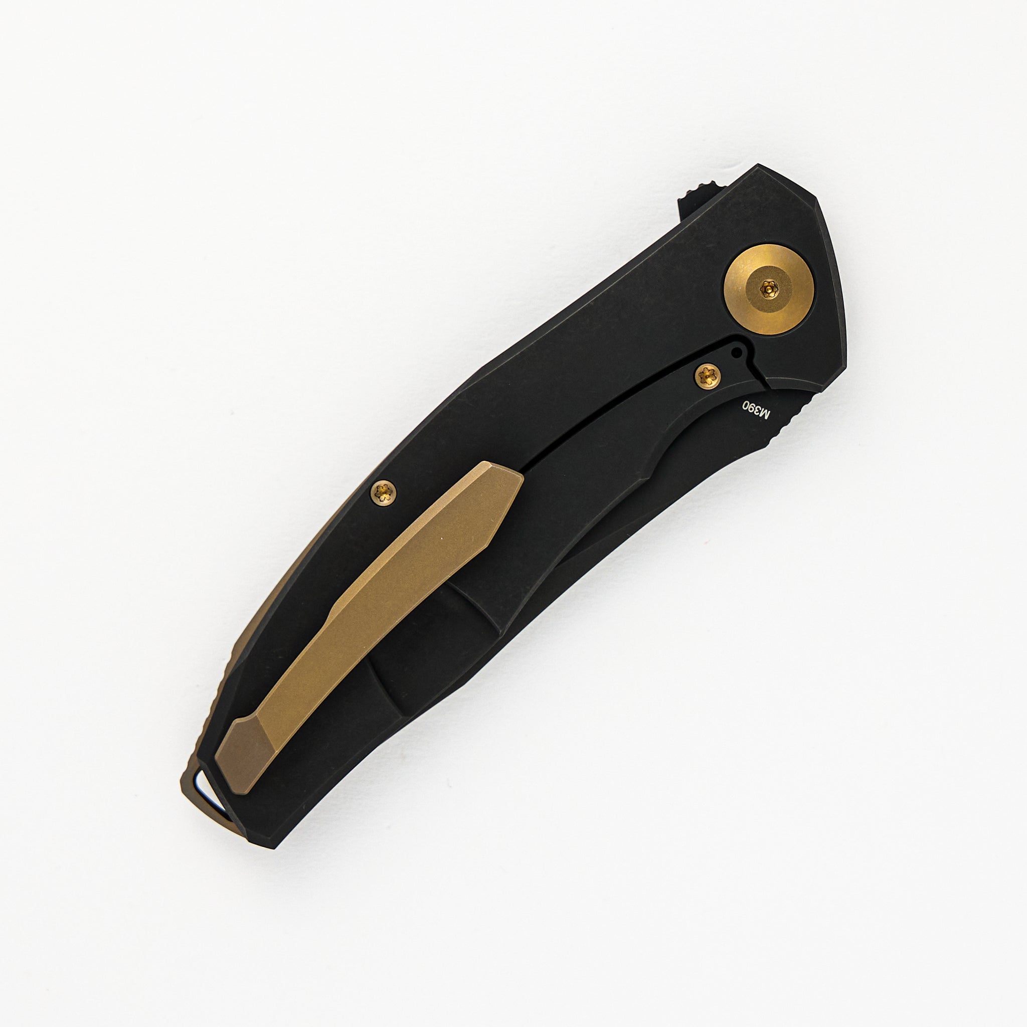 Reconnaissance Adzin Flipper – PVD M390 Blade – PVD Titanium Handle W/ Bronze Accents