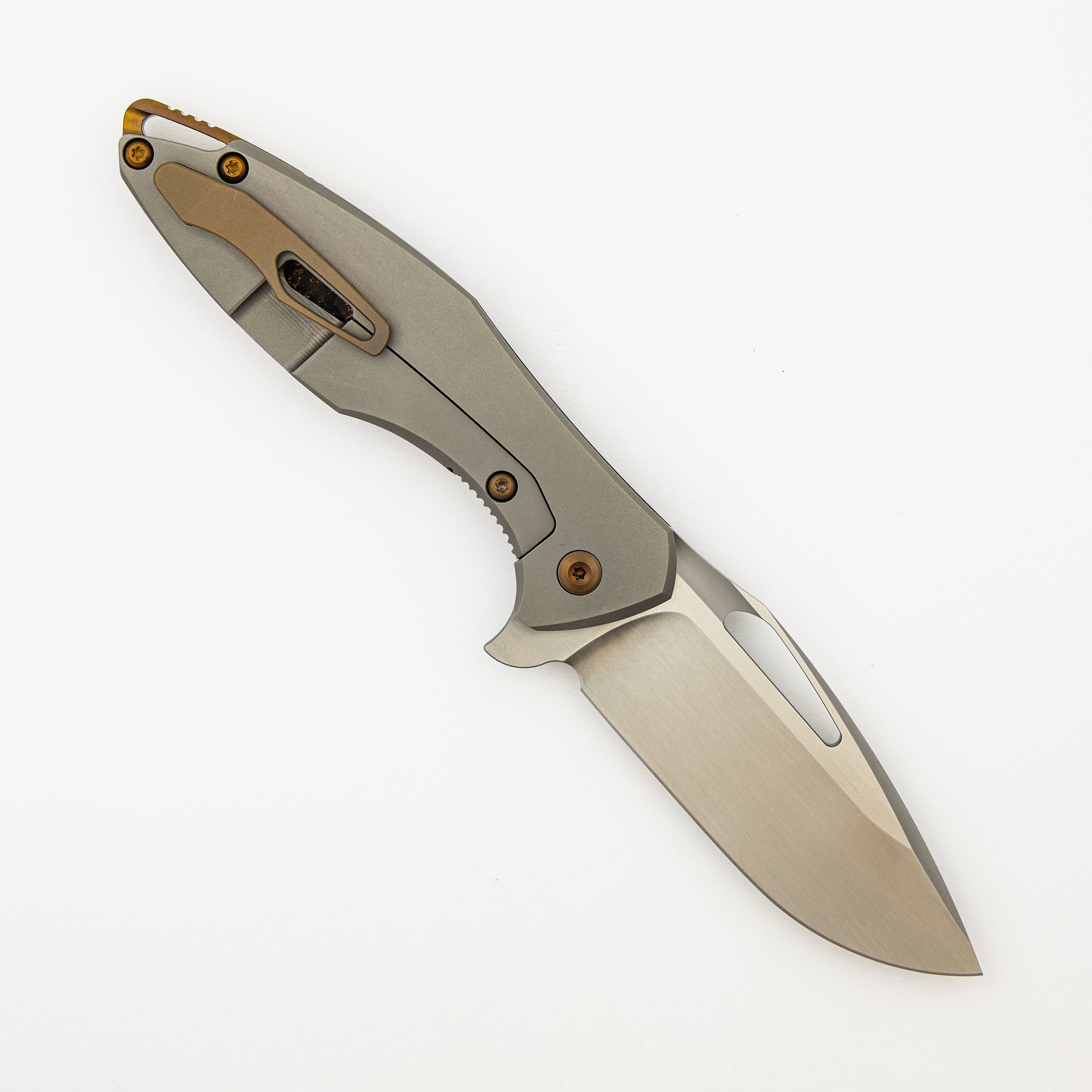 Arius - Gen. 2 - Titanium/Copper Carbon Fiber Handle - CTS-XHP Blade