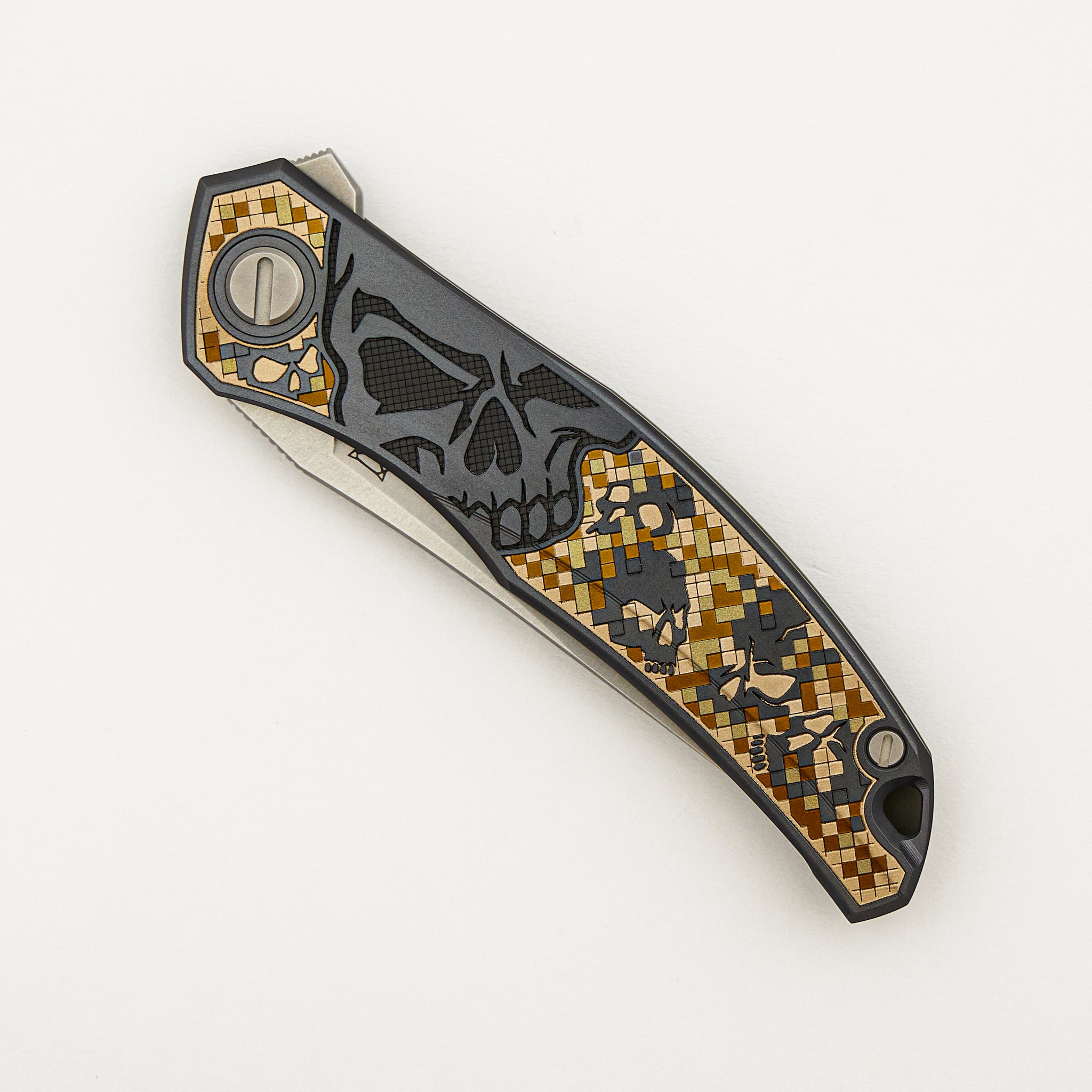 Ti2 Design Finish Quantum Black Hula/Bronze Lazano “Pixelated Skull” – Cromax PM Blade – MRBS
