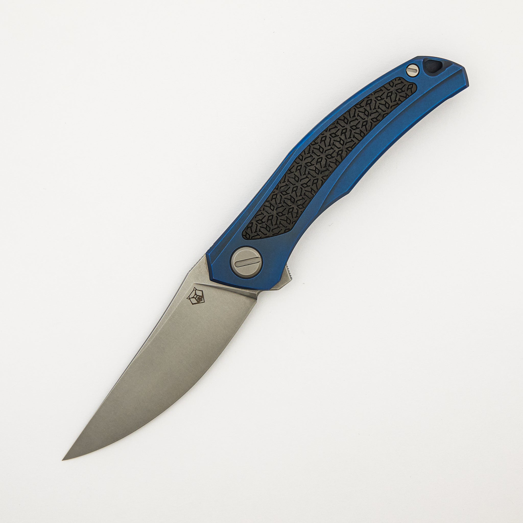 "R1 Edition" Ursus Quantum NL - Cromax PM Blade - Blue Titanium Handle - R1 Pattern Carbon Fiber Inlay - MRBS