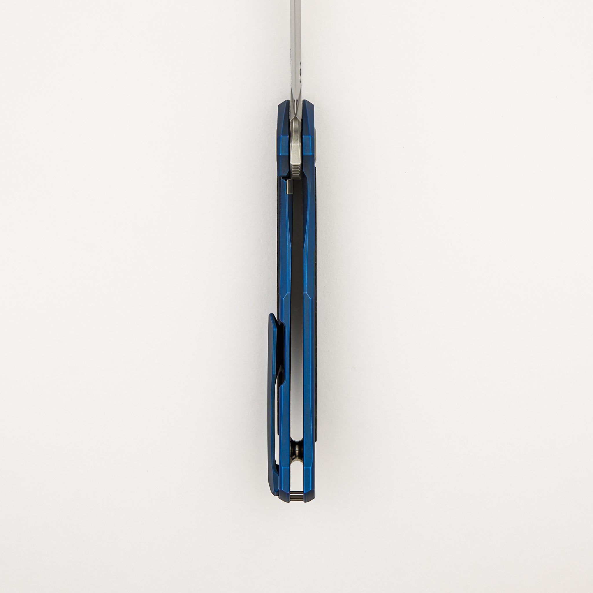 "R1 Edition" Ursus Quantum NL - Cromax PM Blade - Blue Titanium Handle - R1 Pattern Carbon Fiber Inlay - MRBS
