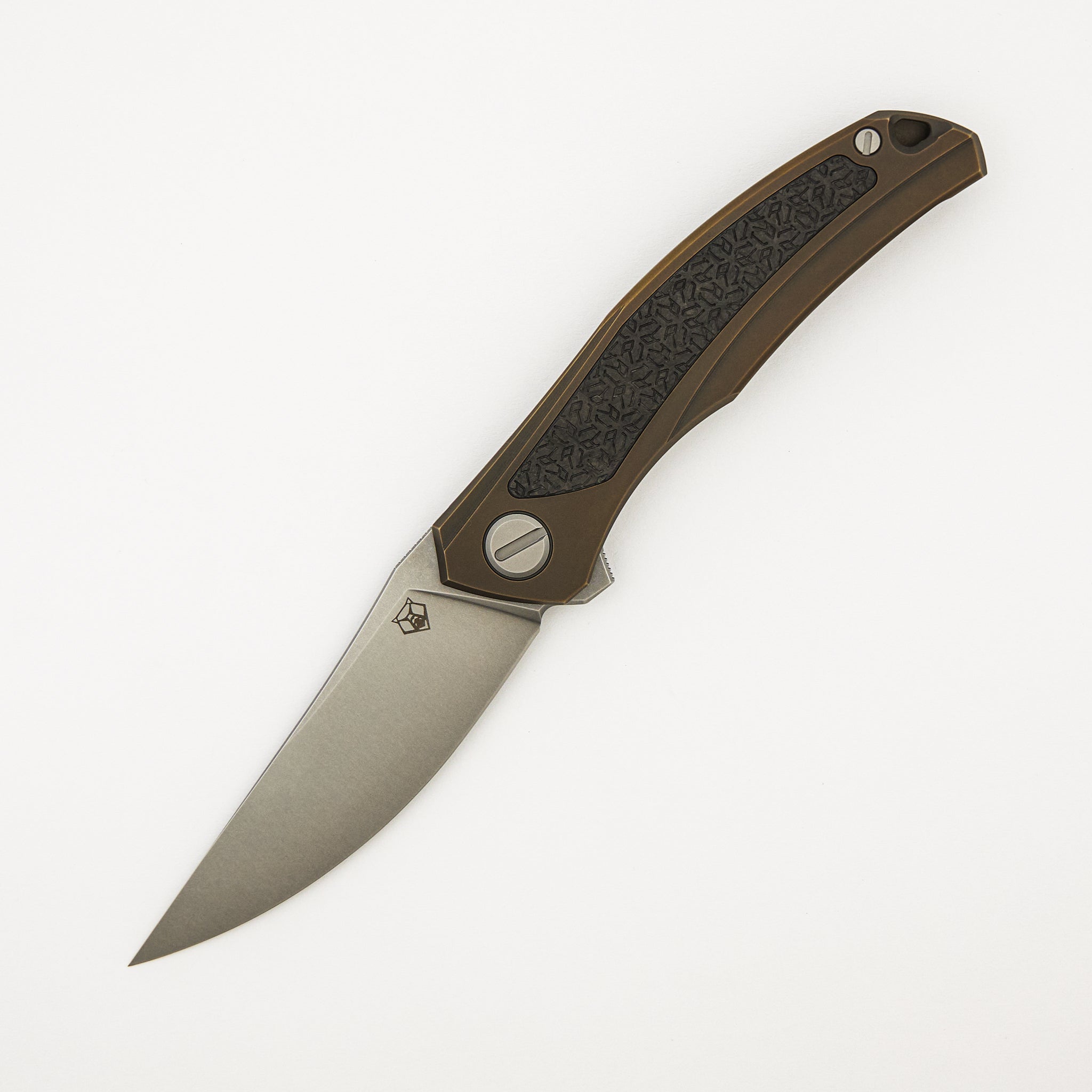 "R1 Edition" Ursus Quantum NL - Cromax PM Blade - Bronze Titanium Handle - R1 Pattern Carbon Fiber Inlay - MRBS