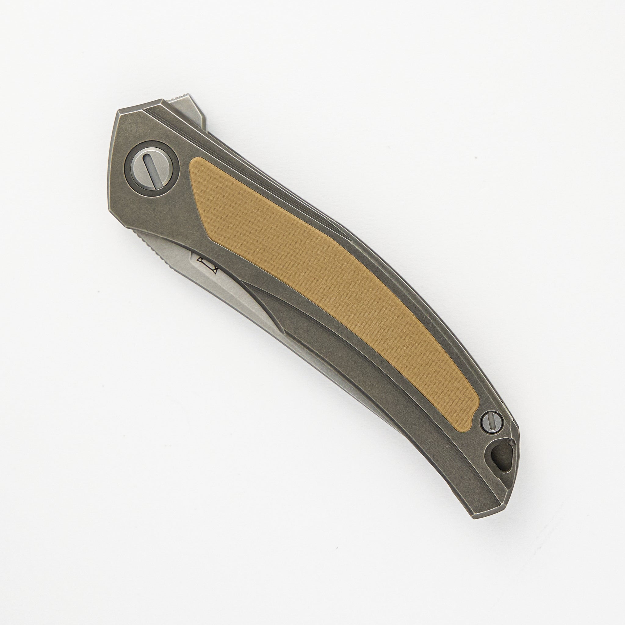 SHIROGOROV URSUS QUANTUM – CROMAX PM BLADE – TITANIUM HANDLE – BEIGE G10 INLAY – MRBS