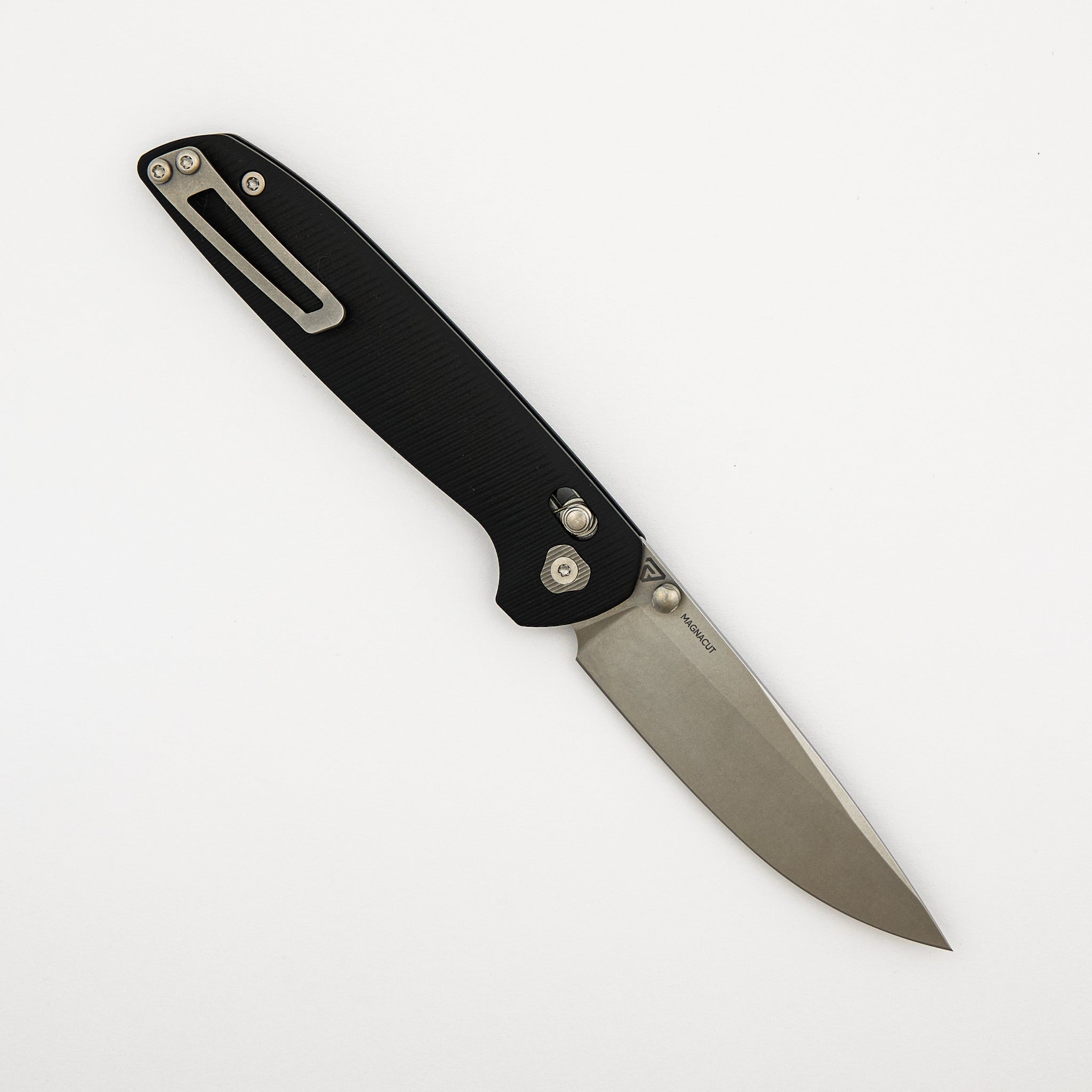 Maverick – Stonewash MagnaCut Blade – Machine Finish Micarta Handle