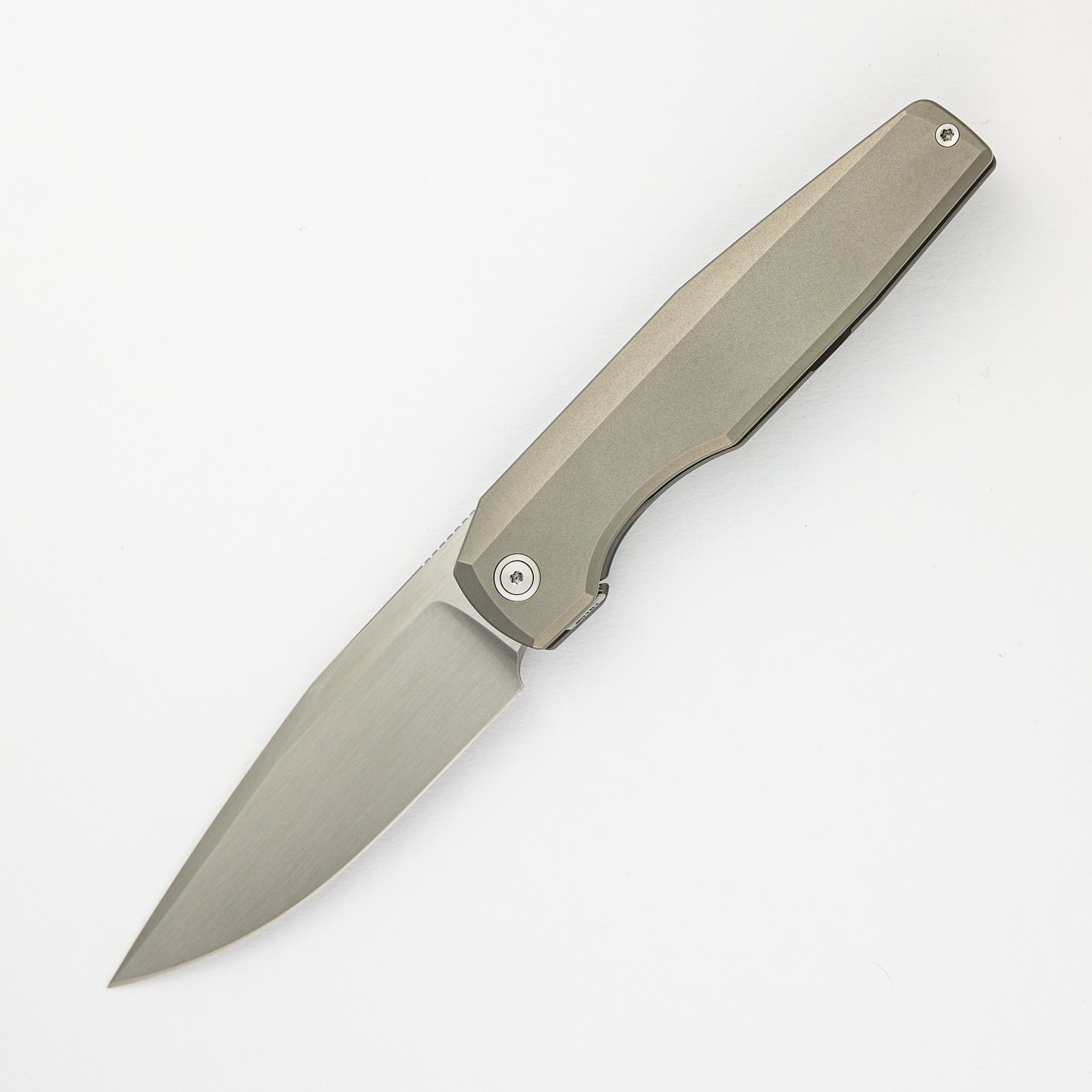 Vero Engineering LUX Hand Satin M390 Blade Bead Blast Titanium Handle Flipper