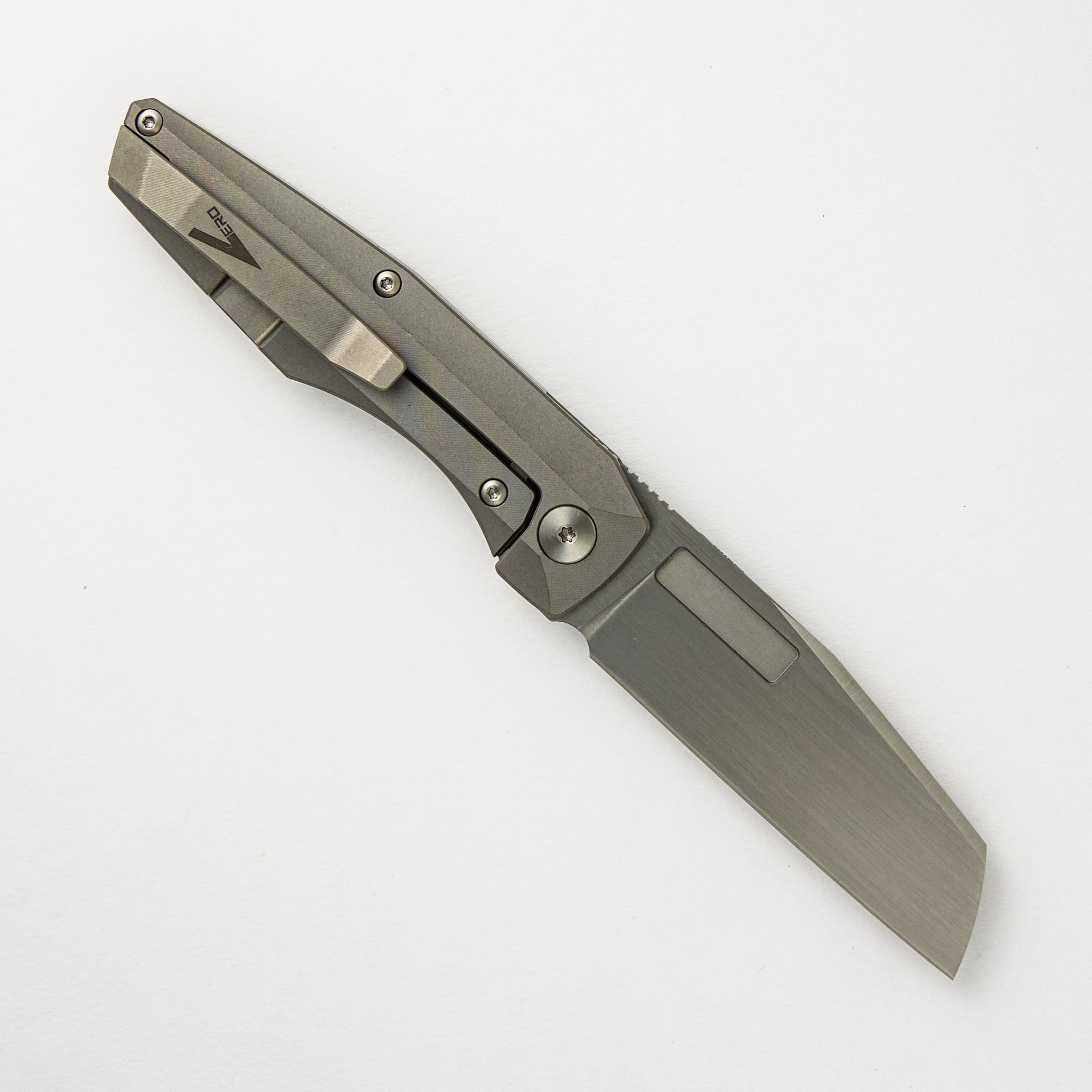 Vero Engineering Axon Frame Lock Mini Hand Satin M390 Sheepsfoot Blade Stonewash Titanium Handle