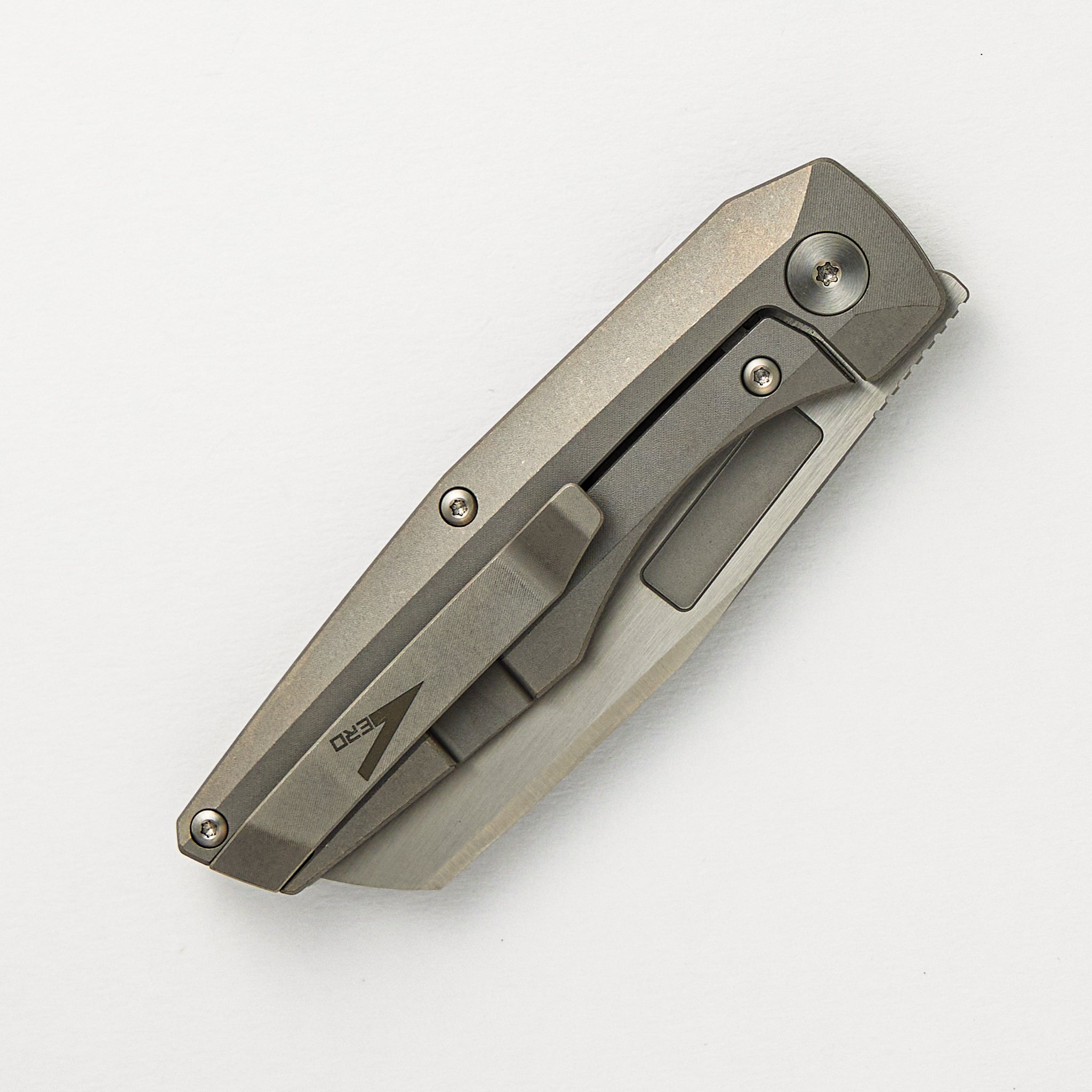 Vero Engineering Axon Frame Lock Mini Hand Satin M390 Sheepsfoot Blade Stonewash Titanium Handle