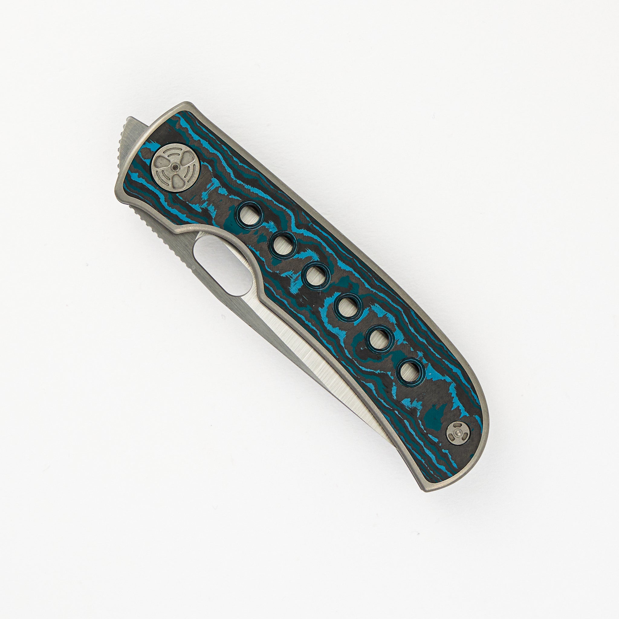 WINGMANEDC MTNT MACH 3 – M390 – TITANIUM W- BLUE FAT CARBON INLAY