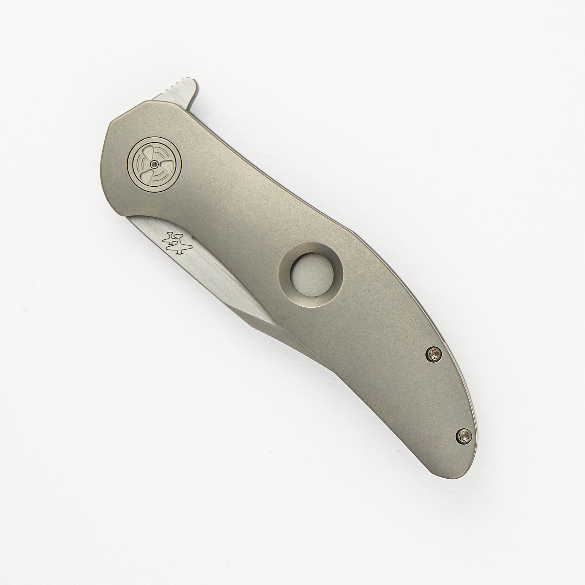 WINGMANEDC TORO – MACH 3 – FROSTED SATIN M390 BLADE – TITANIUM HANDLE