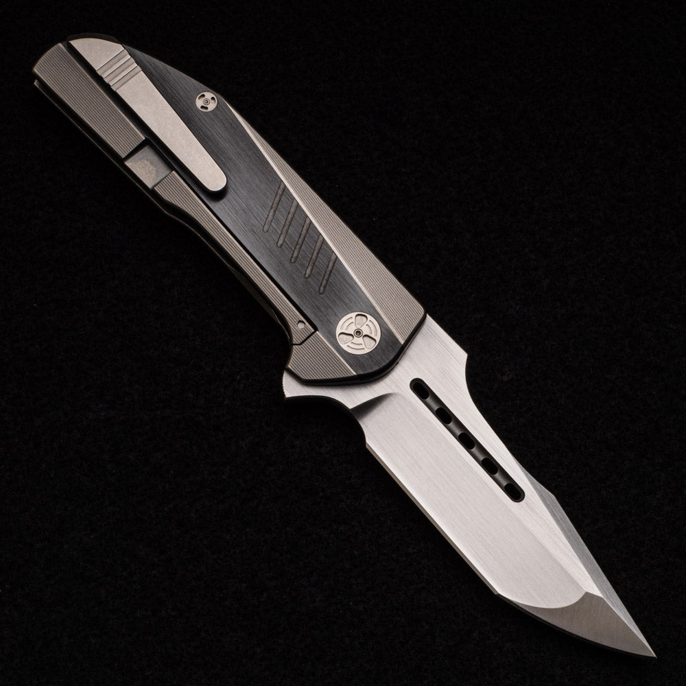 WINGMANEDC JETT - HAND SATIN M390 - TITANIUM - ZIRCONIUM