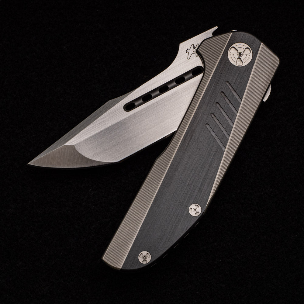 WINGMANEDC JETT - HAND SATIN M390 - TITANIUM - ZIRCONIUM