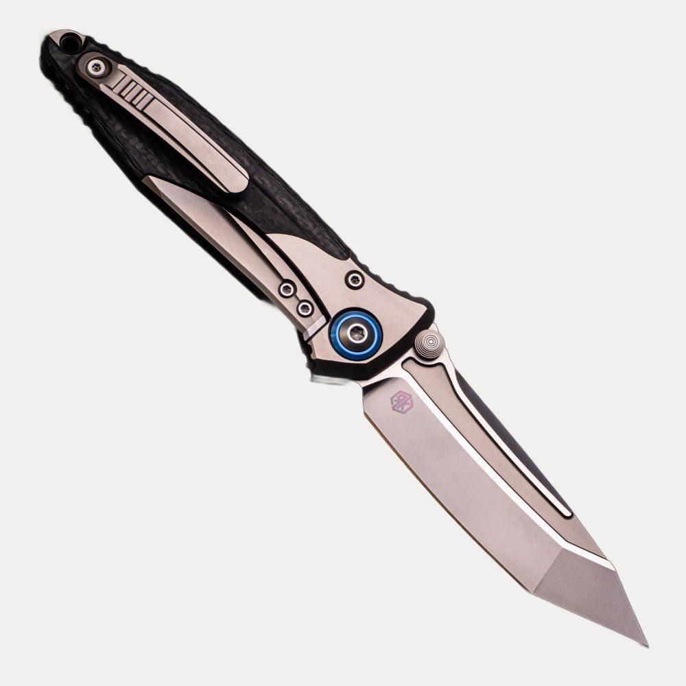 Microtech Socom Bravo – T-E – Titanium Handle – Bead Blast Standard – Blue Ti Pivot Collar – Carbon Fiber Scales 261-7 CFTI