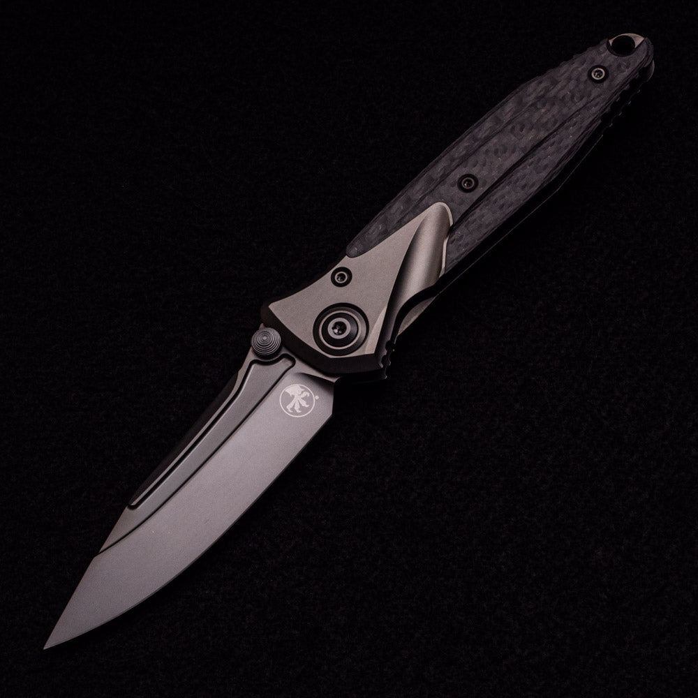 Microtech Socom Bravo – S-E Signature Series DLC Titanium Handle DLC Standard DLC Hardware Carbon Fiber Scales 260-1 DLCTCFTIS