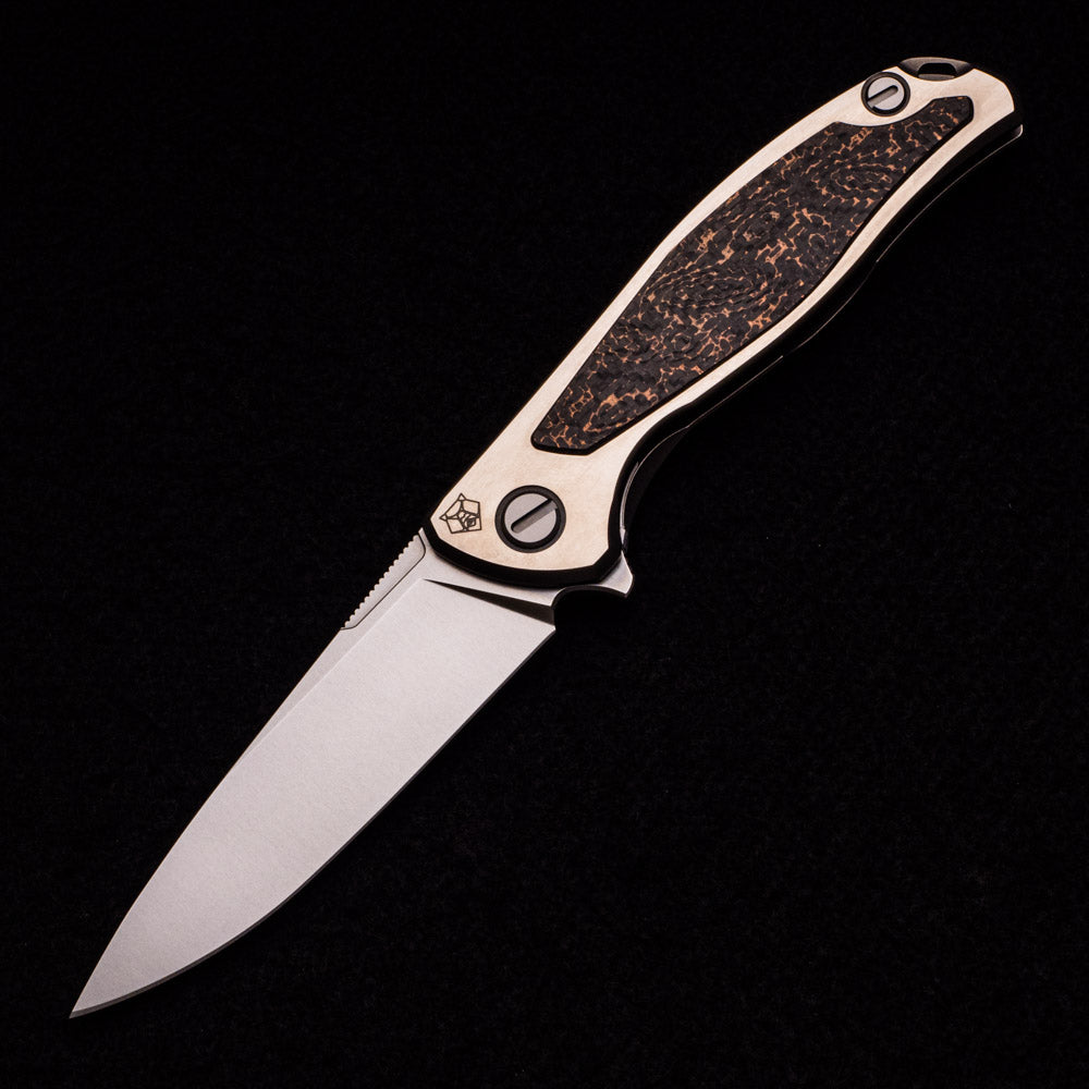 SHIROGOROV F95R NL – M390 BLADE – STONEWASHED TITANIUM HANDLE W- COPPER CARBON FIBER INLAY – MRBS