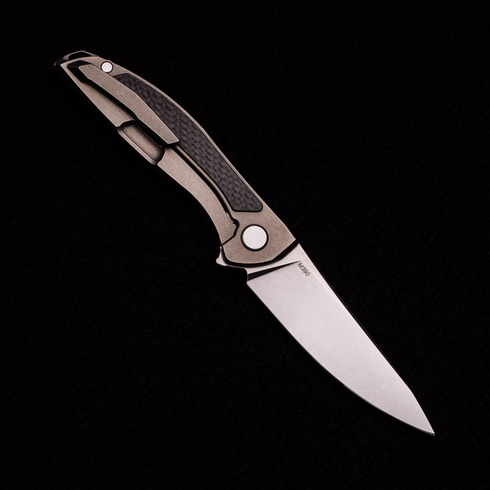 SHIROGOROV HATION ZERO – M390 BLADE – CARBON FIBER & TITANIUM HANDLE – MRBS