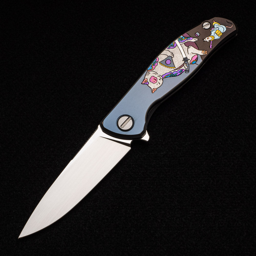 SHIROGOROV KNIVES - MAD RUSSIAN CUSTOM ART EDITION "SAMURAI CAT SMILE" F95 FLIPPER - M390 BLADE - TITANIUM HANDLE - MRBS