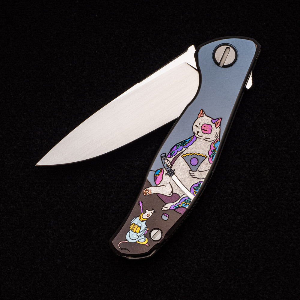 SHIROGOROV KNIVES - MAD RUSSIAN CUSTOM ART EDITION "SAMURAI CAT SMILE" F95 FLIPPER - M390 BLADE - TITANIUM HANDLE - MRBS