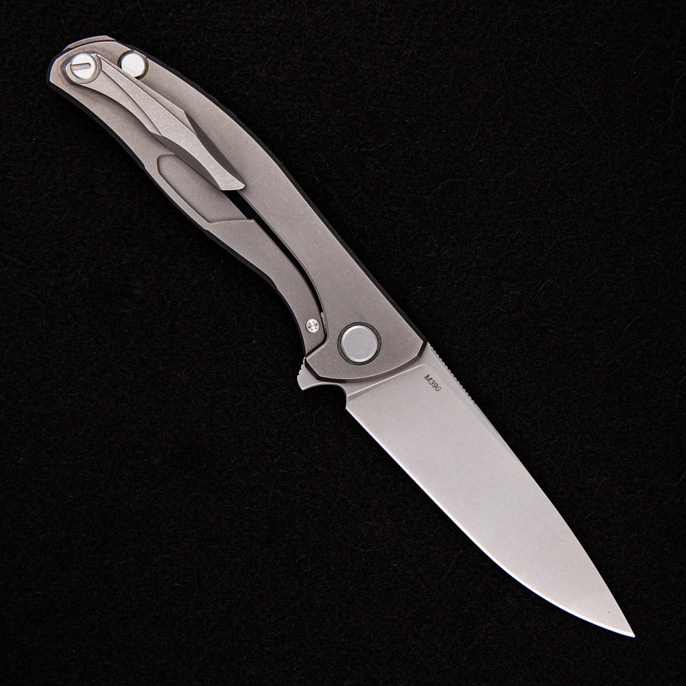 SHIROGOROV HATI – TITANIUM / CARBON FIBER HANDLE – M390 BLADE – BRONZE WASHERS