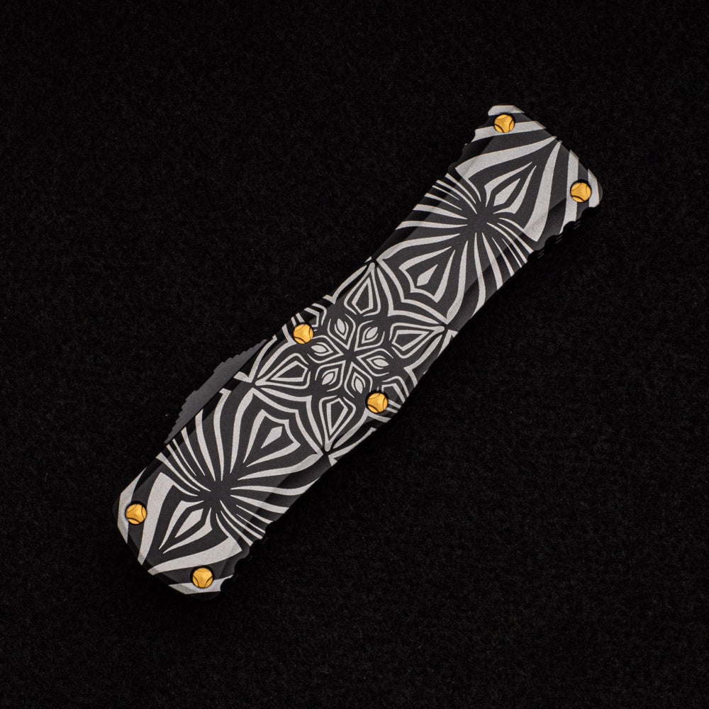 MICROTECH HERA S-E SIGNATURE SERIES – TWO-TONED BLACK W- GOLD ACCENTS ‘SOURCE’ ARTWORK 703-1TSOS