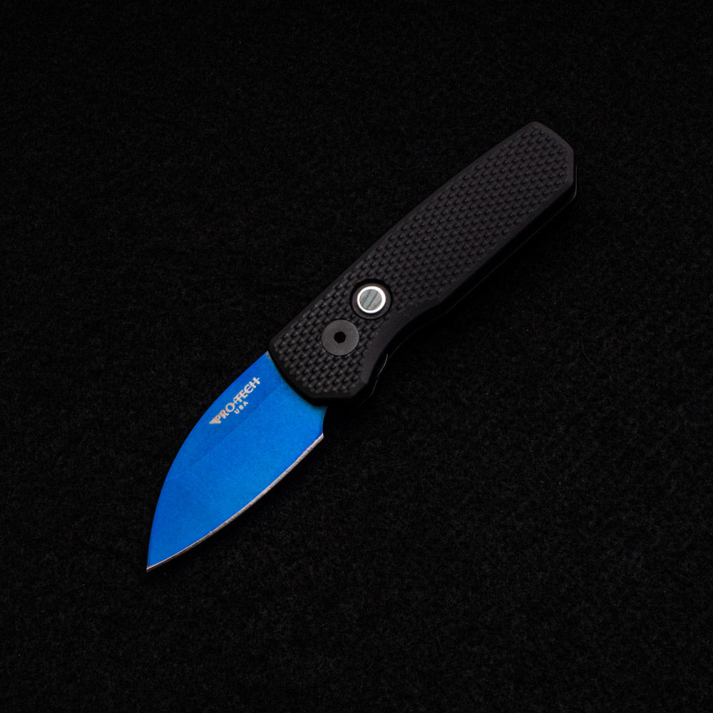 Pro-Tech Knives Runt 5 - Textured Black Aluminum Handle - Abalone Button - Sapphire Blue Magnacut Wharncliffe Blade - R5306-SB