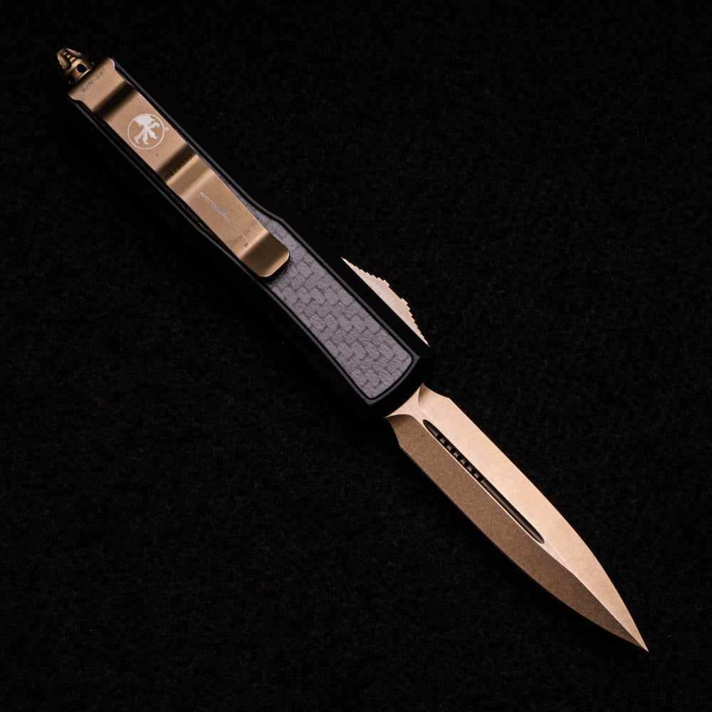 Microtech Daytona – D-E – Signature Series – Bronzed Standard Carbon Fiber Inlay 126-13 CFIS