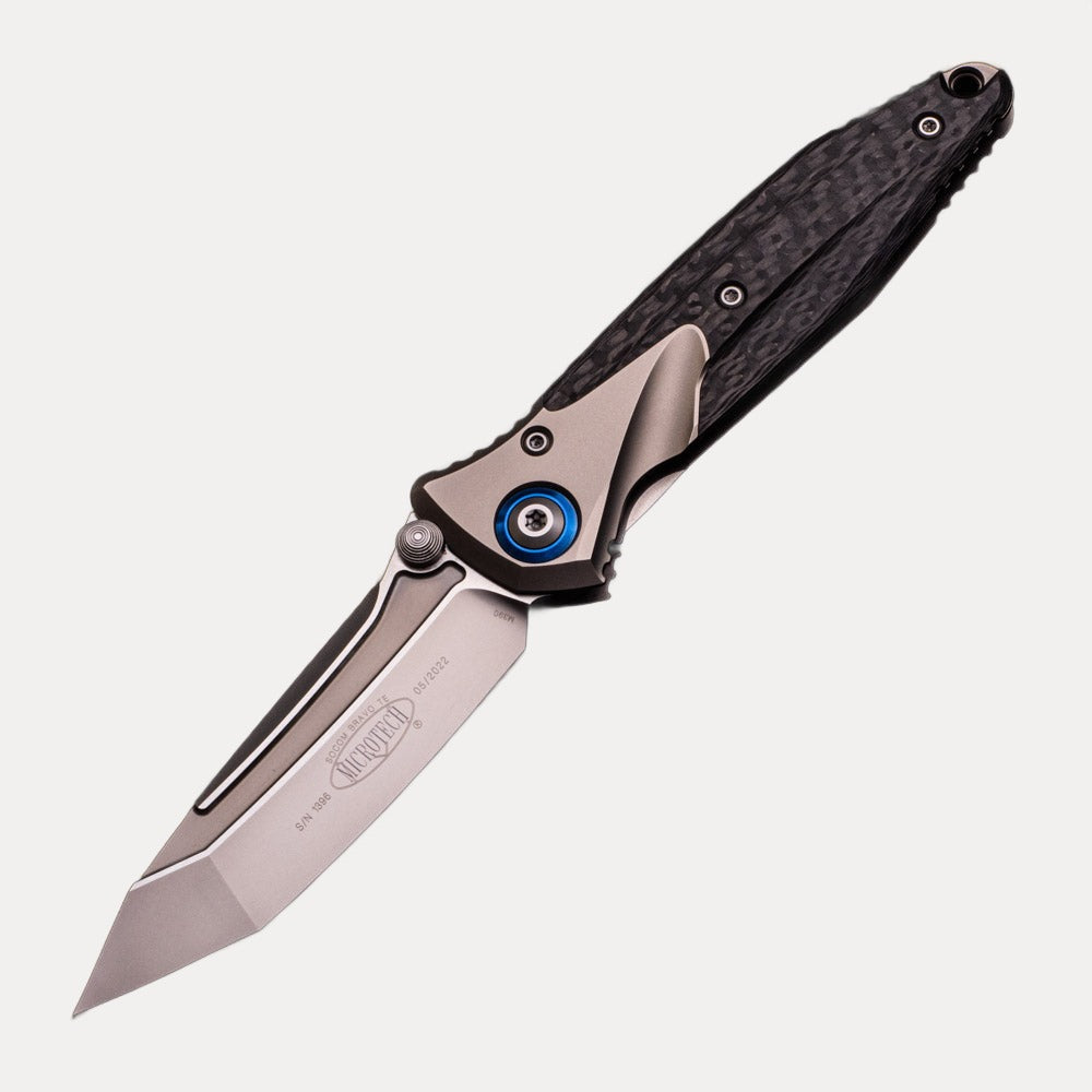 Microtech Socom Bravo – T-E – Titanium Handle – Bead Blast Standard – Blue Ti Pivot Collar – Carbon Fiber Scales 261-7 CFTI