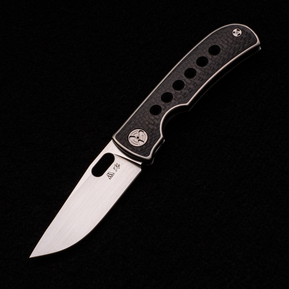 WINGMANEDC MTNT MACH 3 – HAND SATIN M390 – TITANIUM W- CARBON FIBER INLAY