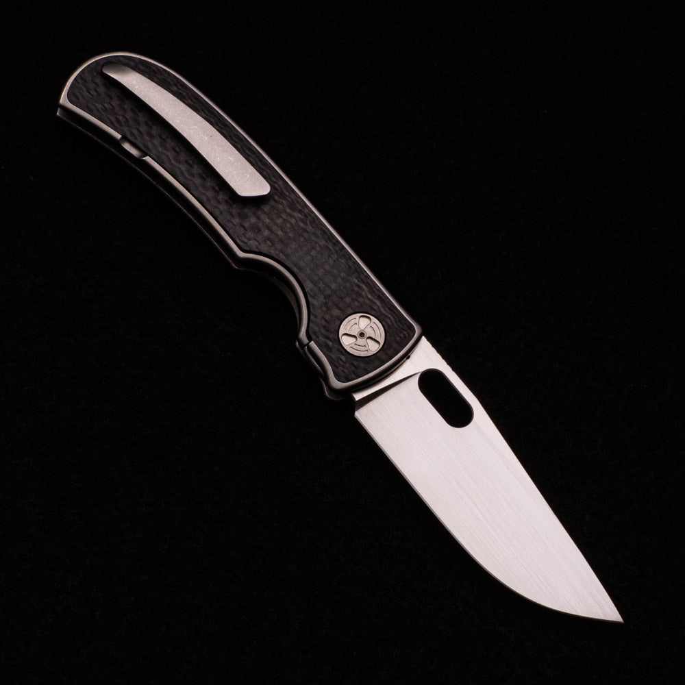 WINGMANEDC MTNT MACH 3 – HAND SATIN M390 – TITANIUM W- CARBON FIBER INLAY