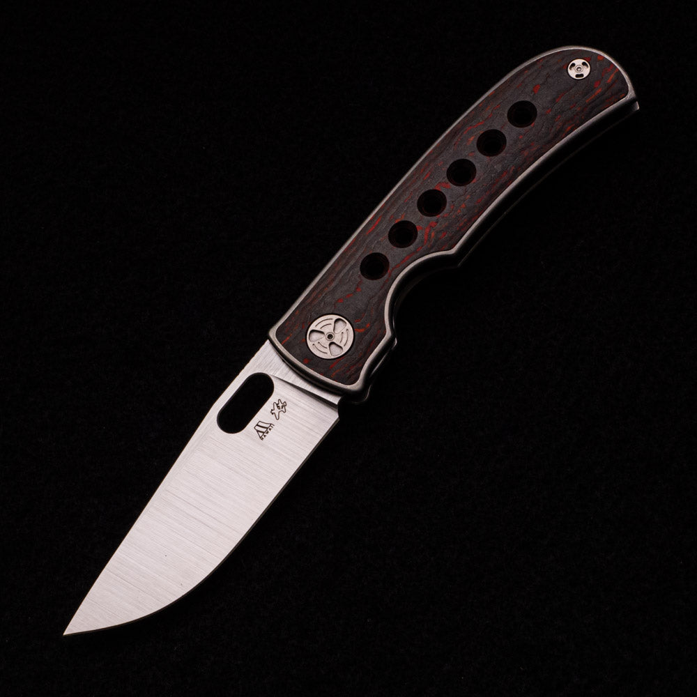 WINGMANEDC MTNT MACH 3 – M390 – TITANIUM W- RED FAT CARBON INLAY