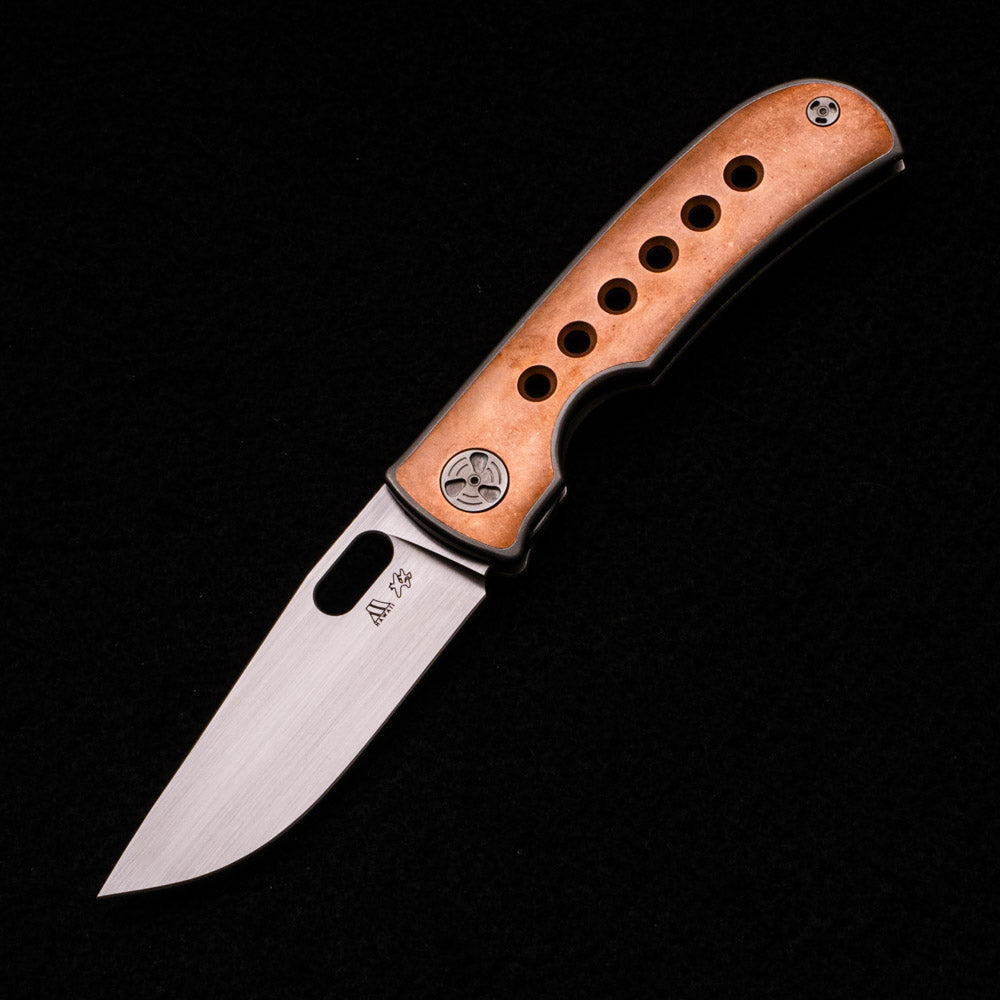 WINGMANEDC MTNT MACH 3 – HAND SATIN M390 – TITANIUM W- COPPER INLAY