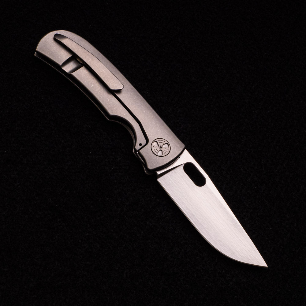 WINGMANEDC MTNT MACH 3 – HAND SATIN M390 – TITANIUM