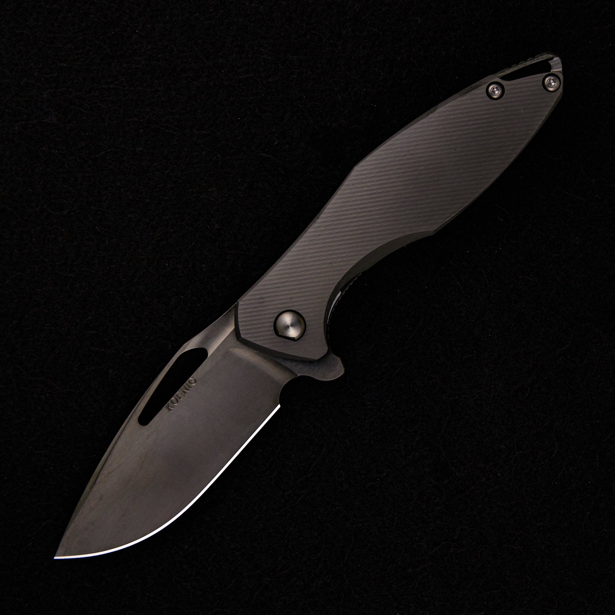 KOENIG KNIVES ARIUS – C-PATTERNED FULL DLC – TITANIUM HANDLE – DLC 20CV BRIGHTWASHED W/ PF BLADE