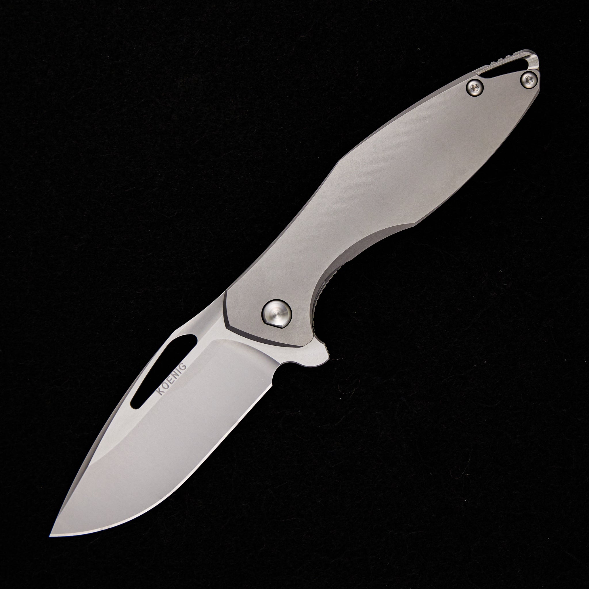 KOENIG KNIVES ARIUS – SMOOTH TITANIUM HANDLE – SILVER HARDWARE – BURNISHED W/ POLISHED FLATS M390 BLADE