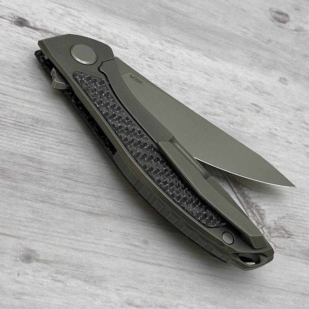 SHIROGOROV HATION ZERO - M390 BLADE - WHITE CARBON FIBER & TITANIUM HANDLE - MRBS