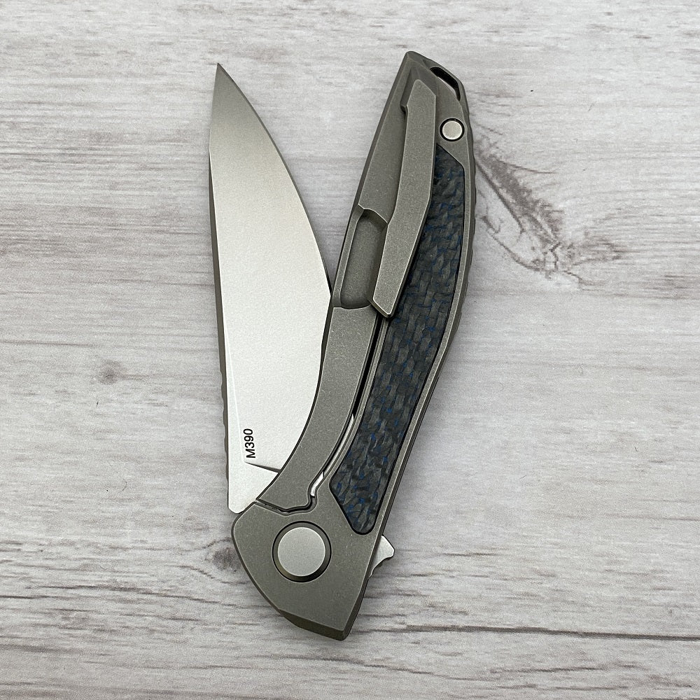 SHIROGOROV HATION ZERO - M390 BLADE - BLUE CARBON FIBER & TITANIUM HANDLE - MRBS