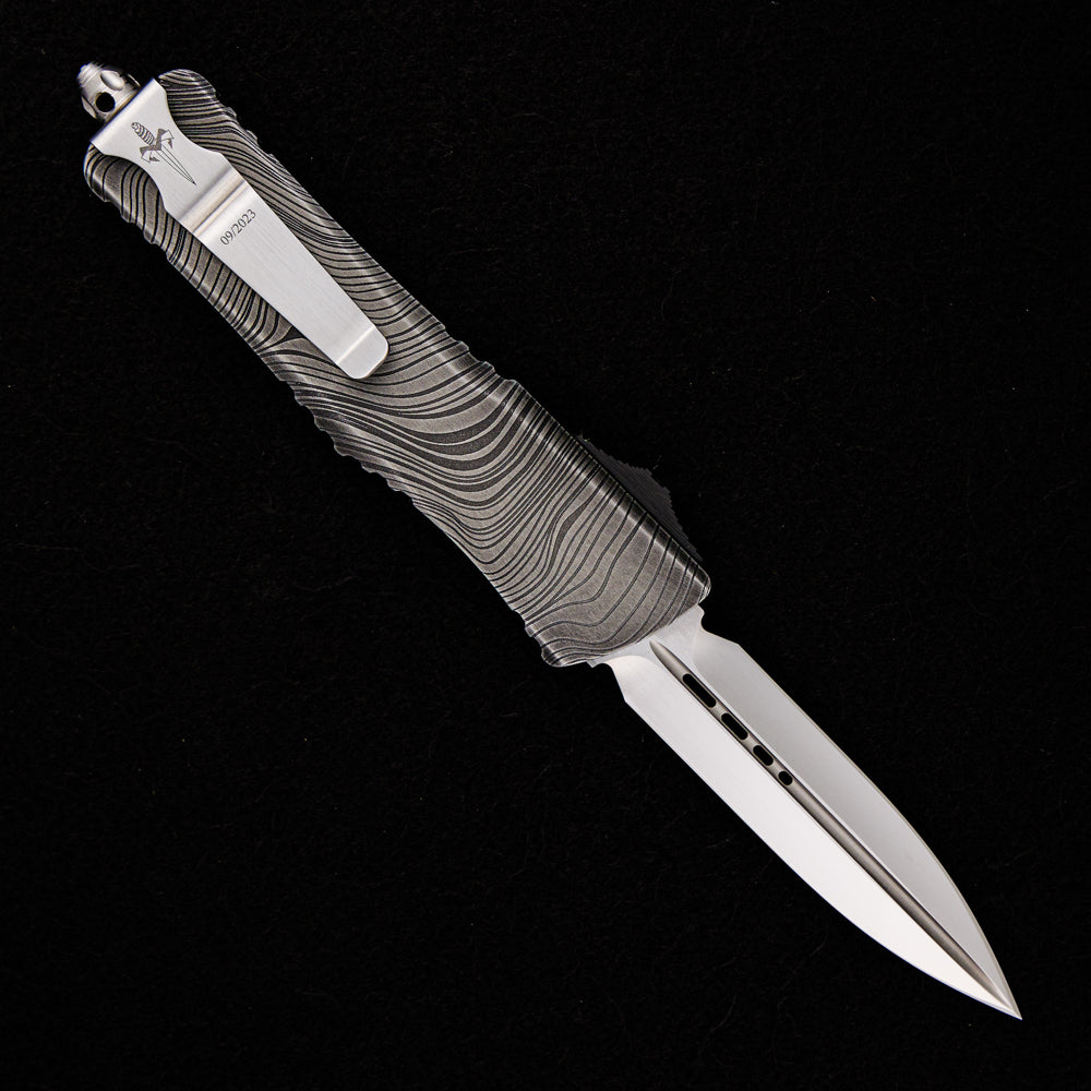 Anthony Marfione Combat Troodon – D/E Satin Finish – Beskar Alloy W/ Carbon Fiber Button & Satin Finish Hardware