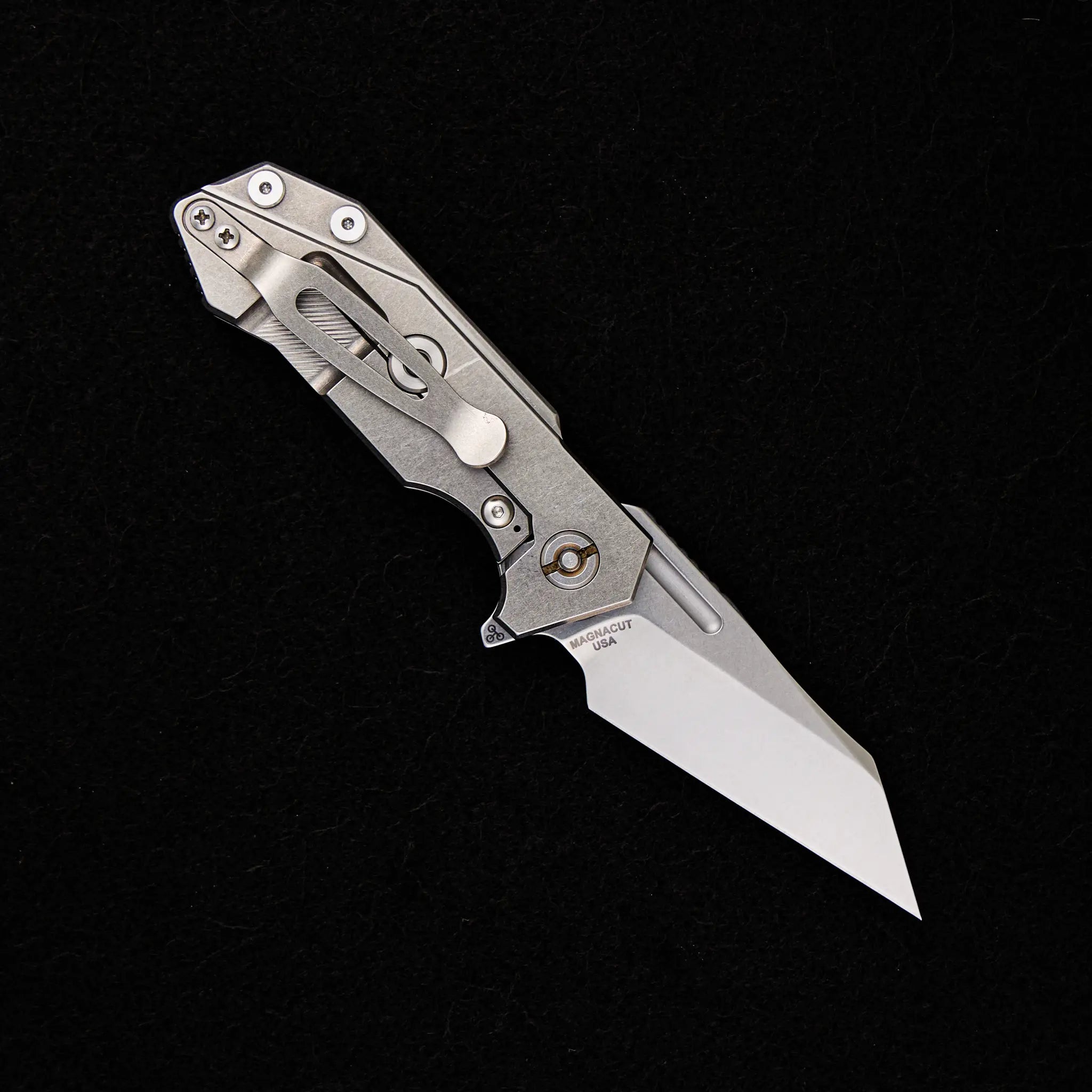 Hinderer Knives Halftrack – Magnacut Wharncliffe Tri-Way Stonewash Coyote G10